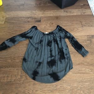 off the shoulder 3/4 sleeve black tie dye shirt